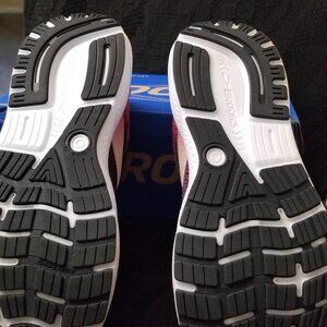 Brooks Womens Ghost 16 Size 11.5 Narrow